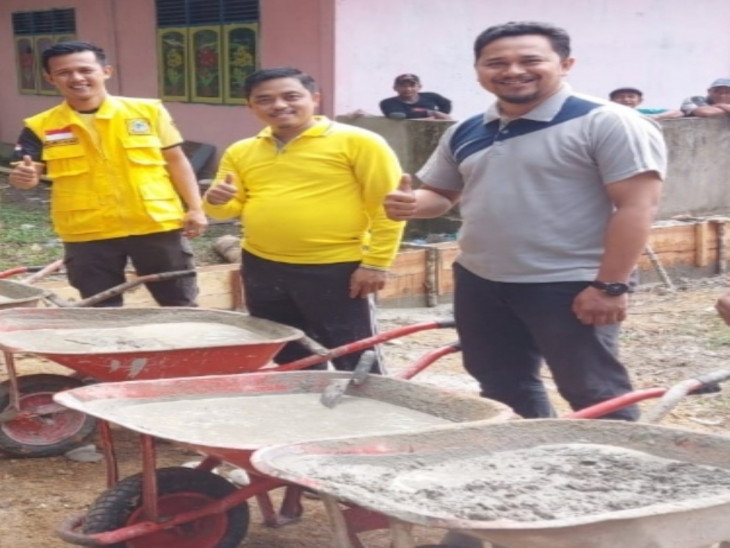 WAKIL KETUA DPRD KAMPAR REPOL.S.Ag GOTONG ROYONG DIDESA EMPAT BALAI